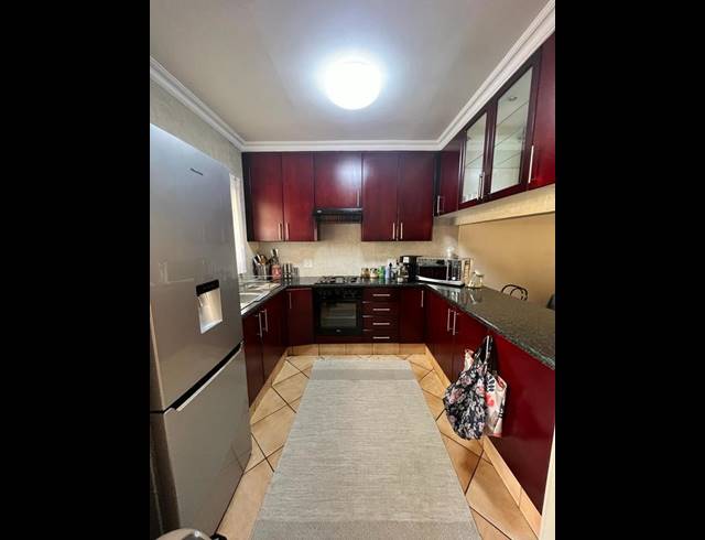 2 BEDROOM TOWNHOUSE FOR SALE IN KENLEAF